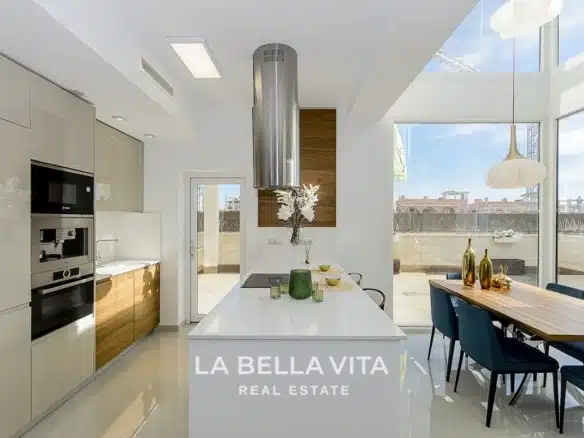 Luxury new build properties with private pool for sale in Ciudad Quesada, Rojales, Alicante.