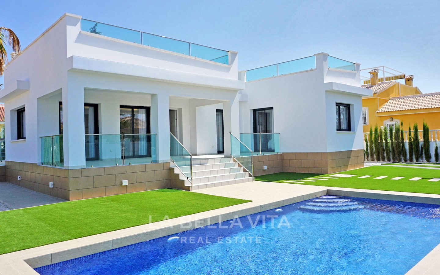 Modern, detached single-family Villa for sale in Quesada, Spain. Private Swimming Pool.