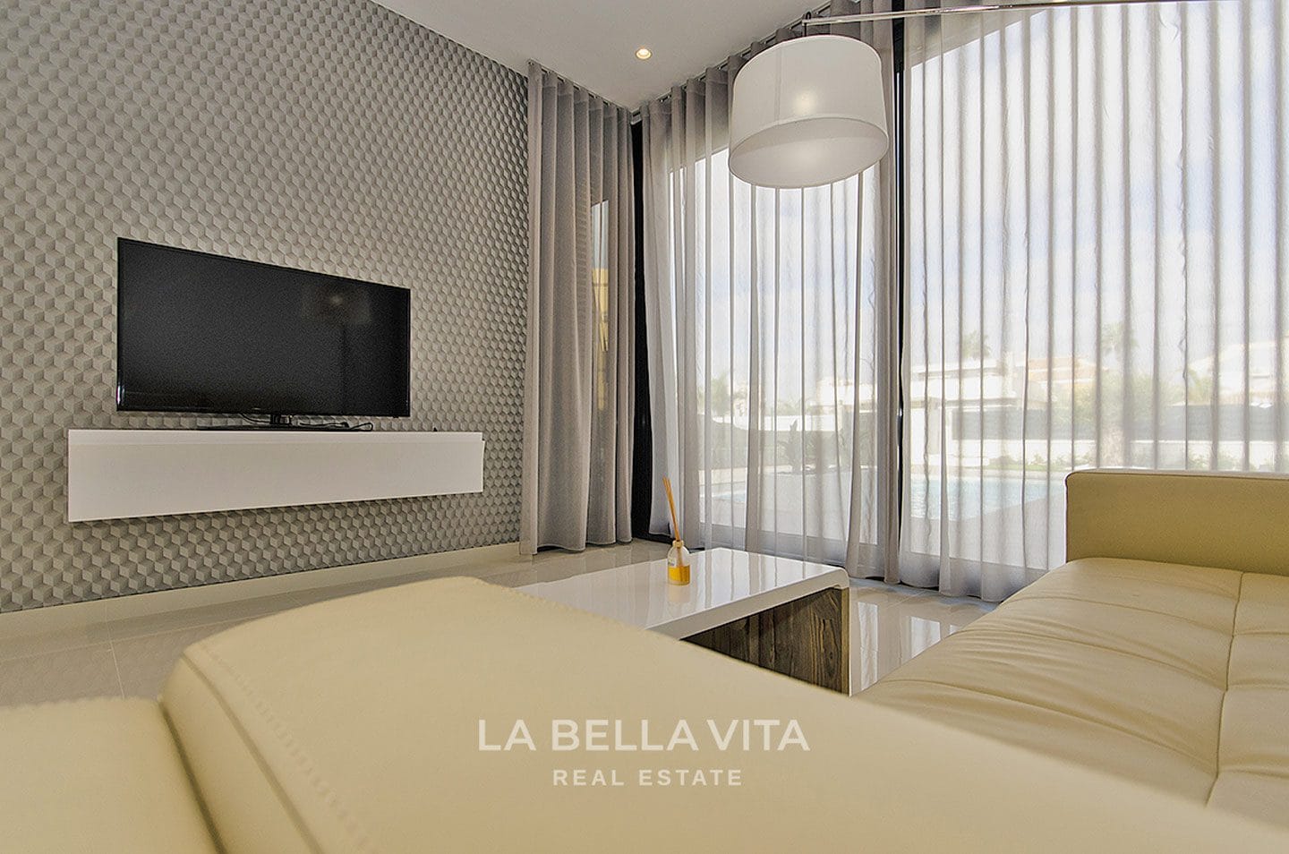 Luxury property for sale in Campoamor, Orihuela Costa a step away from the sea. Living space.