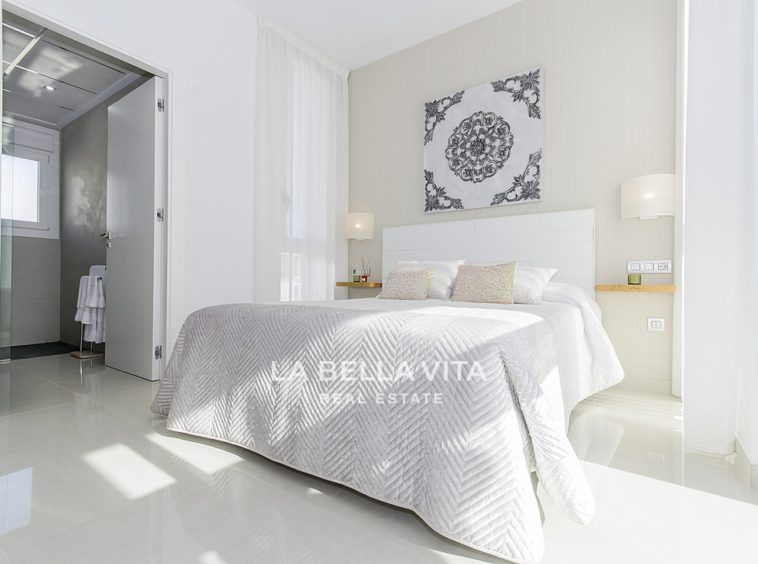 Bedroom in suite, Single-Family property for Sale in Rojales, Ciudad Quesada, Costa Blanca, Spain, with Private Pool, 132 m², 3 bedrooms, 409.950€
