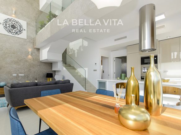 Double high ceiling living room in Single-Family property for Sale in Rojales, Ciudad Quesada, Costa Blanca, Spain, with Private Pool, 132 m², 3 bedrooms, 409.950€