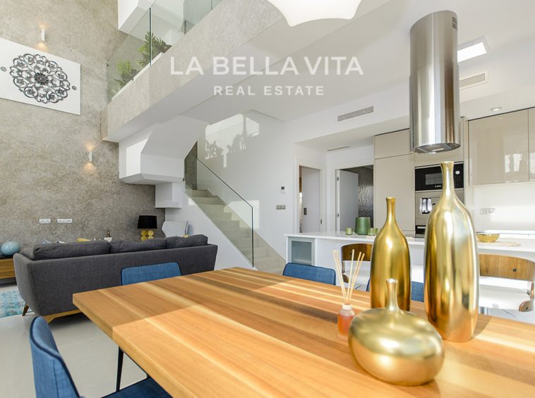 Double high ceiling living room in Single-Family property for Sale in Rojales, Ciudad Quesada, Costa Blanca, Spain, with Private Pool, 132 m², 3 bedrooms, 409.950€