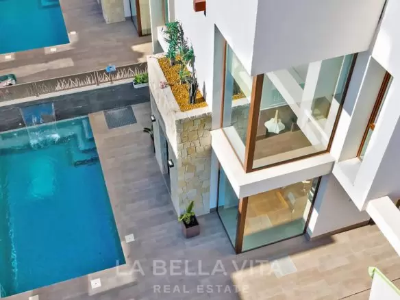 Private swimming pool in Single-Family property for Sale in Rojales, Ciudad Quesada, Costa Blanca, Spain, with Private Pool, 132 m², 3 bedrooms, 409.950€