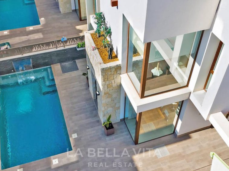Private swimming pool in Single-Family property for Sale in Rojales, Ciudad Quesada, Costa Blanca, Spain, with Private Pool, 132 m², 3 bedrooms, 409.950€