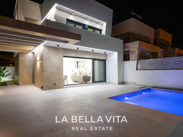 New luxury villas for sale in Villamartin, Alicante with private pool and solarium
