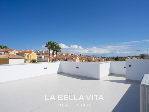 New luxury villas for sale in Villamartin, Alicante with private pool and solarium