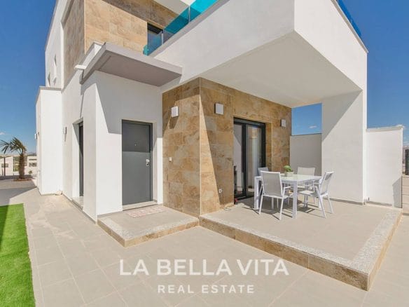 New build villas with private pool for sale in Benijofar Alicante facade