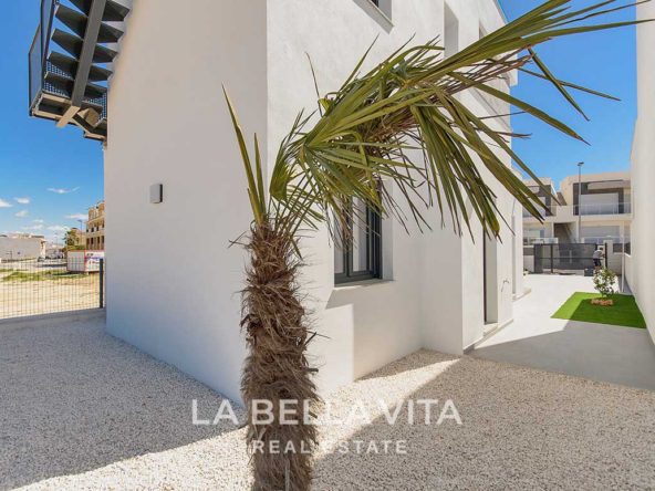 New build villas with private pool for sale in Benijofar Alicante Garden