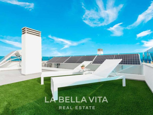 New build villas with private pool for sale in Benijofar Alicante solarium