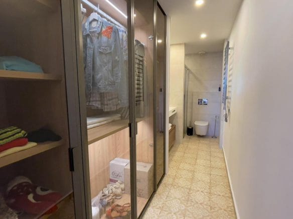 Luxury First line beach Penthouse for sale in Santa Pola, Alicante wardrobe