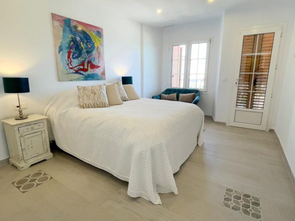 Luxury First line beach Penthouse for sale in Santa Pola, Alicante bedroom