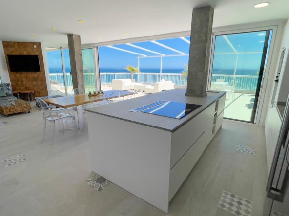 Luxury First line beach Penthouse for sale in Santa Pola, Alicante kitchen