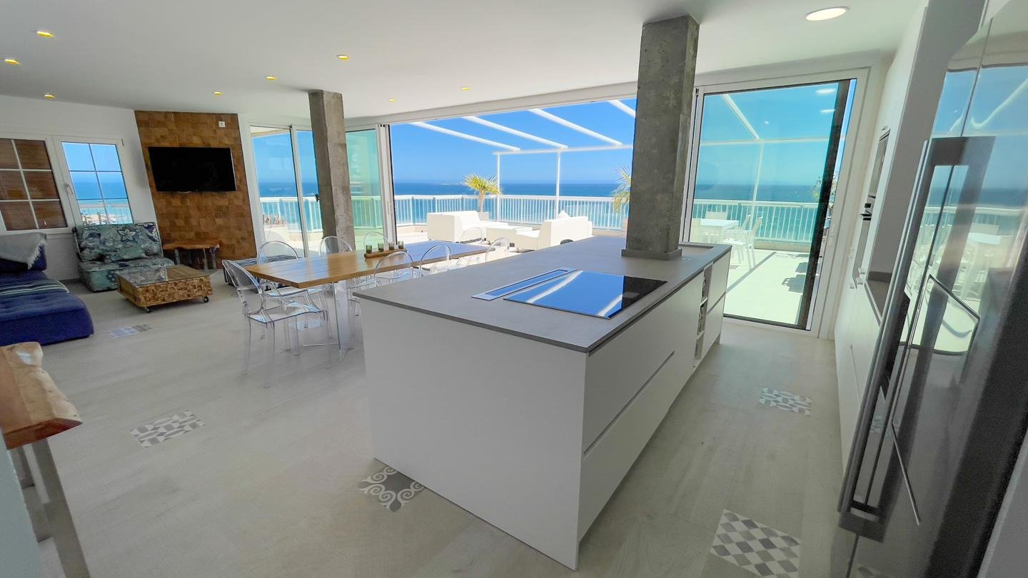 Luxury First line beach Penthouse for sale in Santa Pola, Alicante kitchen