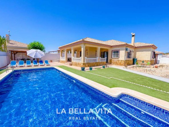 Independent one storey villa for sale in Murcia, Roldán Torre Golf private pool