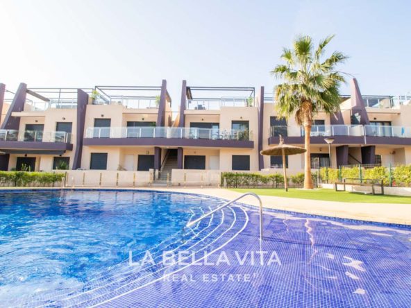 Modern Apartment with solarium for sale step away from the beach in Mil Palmeras, Alicante, Spain