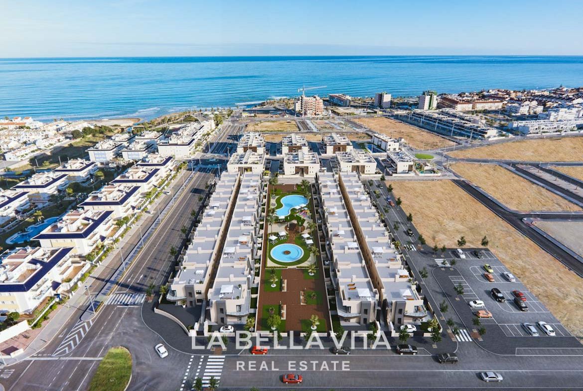 Modern Apartment with solarium for sale step away from the beach in Mil Palmeras, Alicante, Spain location