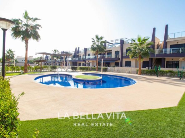 Modern Apartment with solarium for sale step away from the beach in Mil Palmeras, Alicante, Spain Community areas