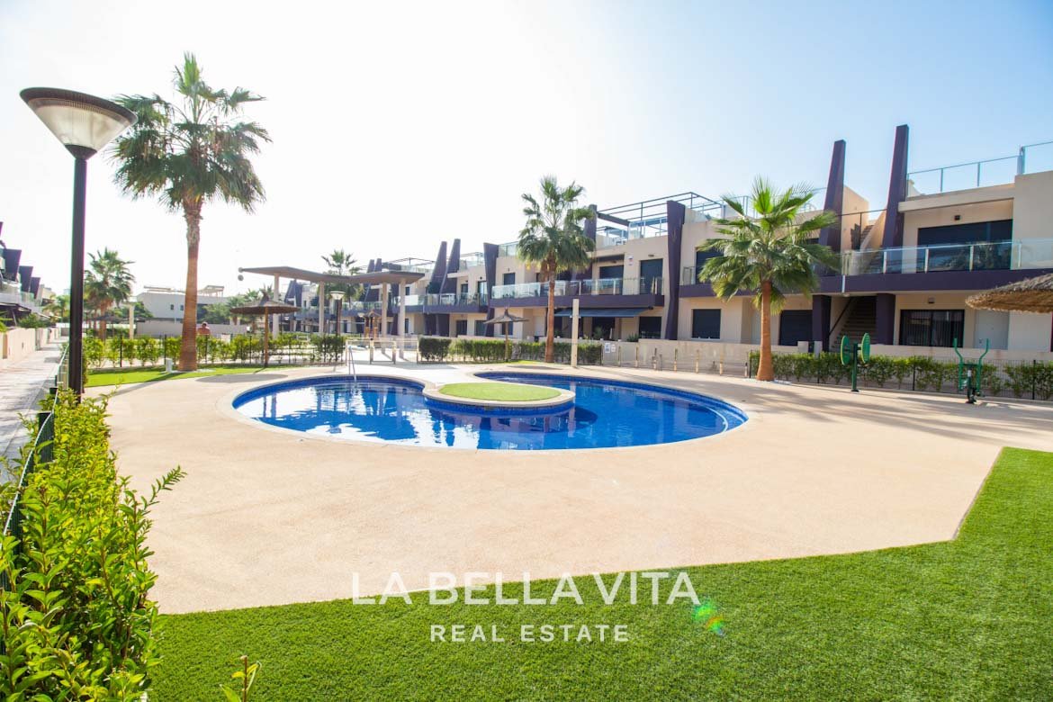 Modern Apartment with solarium for sale step away from the beach in Mil Palmeras, Alicante, Spain Community areas