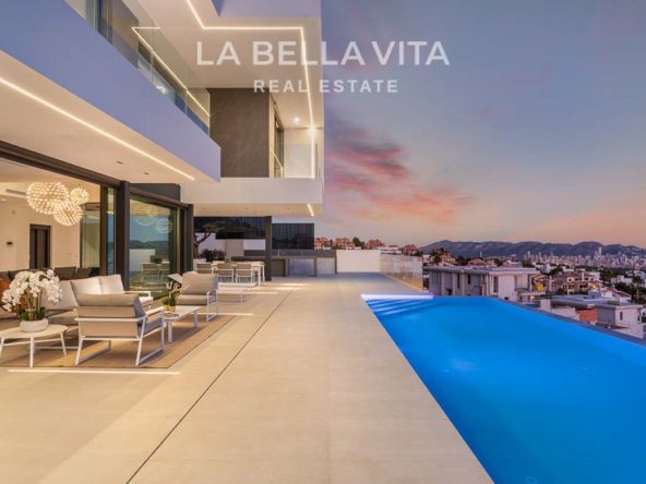 Fantastic Luxury Villa with Sea View for sale in Finestrat, Benidorm, Alicante, Spain