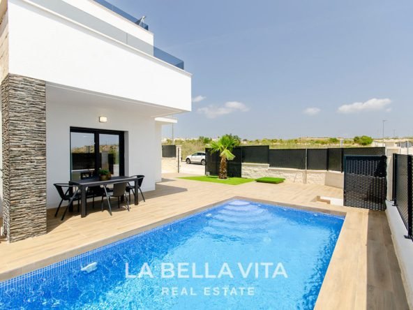 Independent New Build Villas with private pool for sale in Vistabella golf course, Alicante