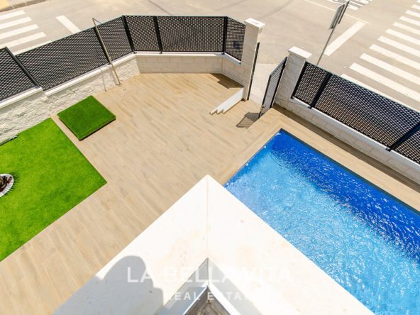 Independent New Build Villas with private pool for sale in Vistabella golf course, Alicante