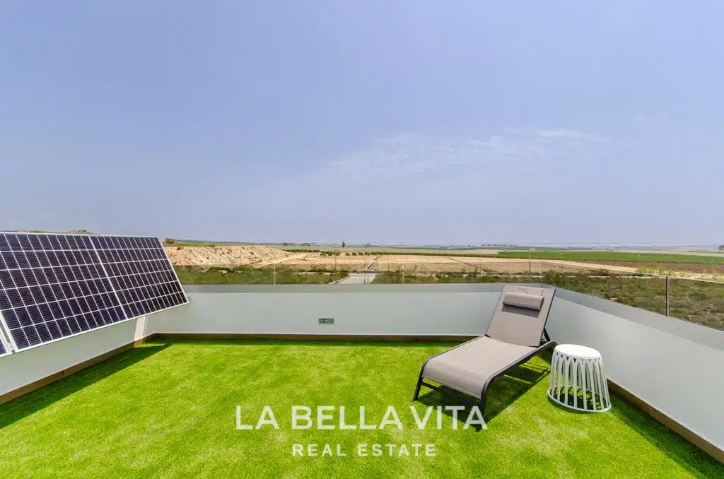 Villas indépendantes avec piscine privée à vendre sur le parcours de golf de Vistabella, Alicante