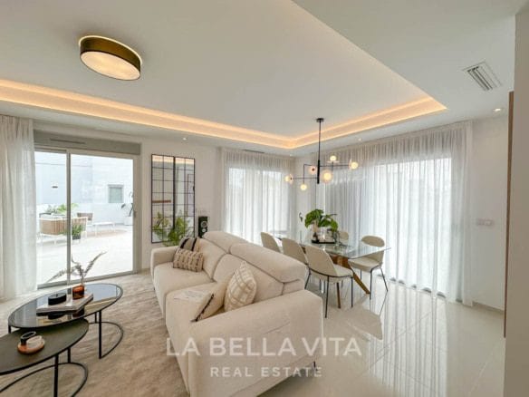 Luxury detached Villa with private pool for sale in Ciudad Quesada, Key Ready!