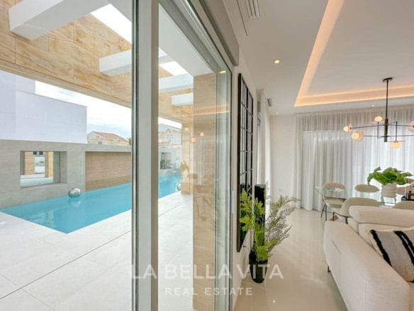 Luxury detached Villa with private pool for sale in Ciudad Quesada, Key Ready!