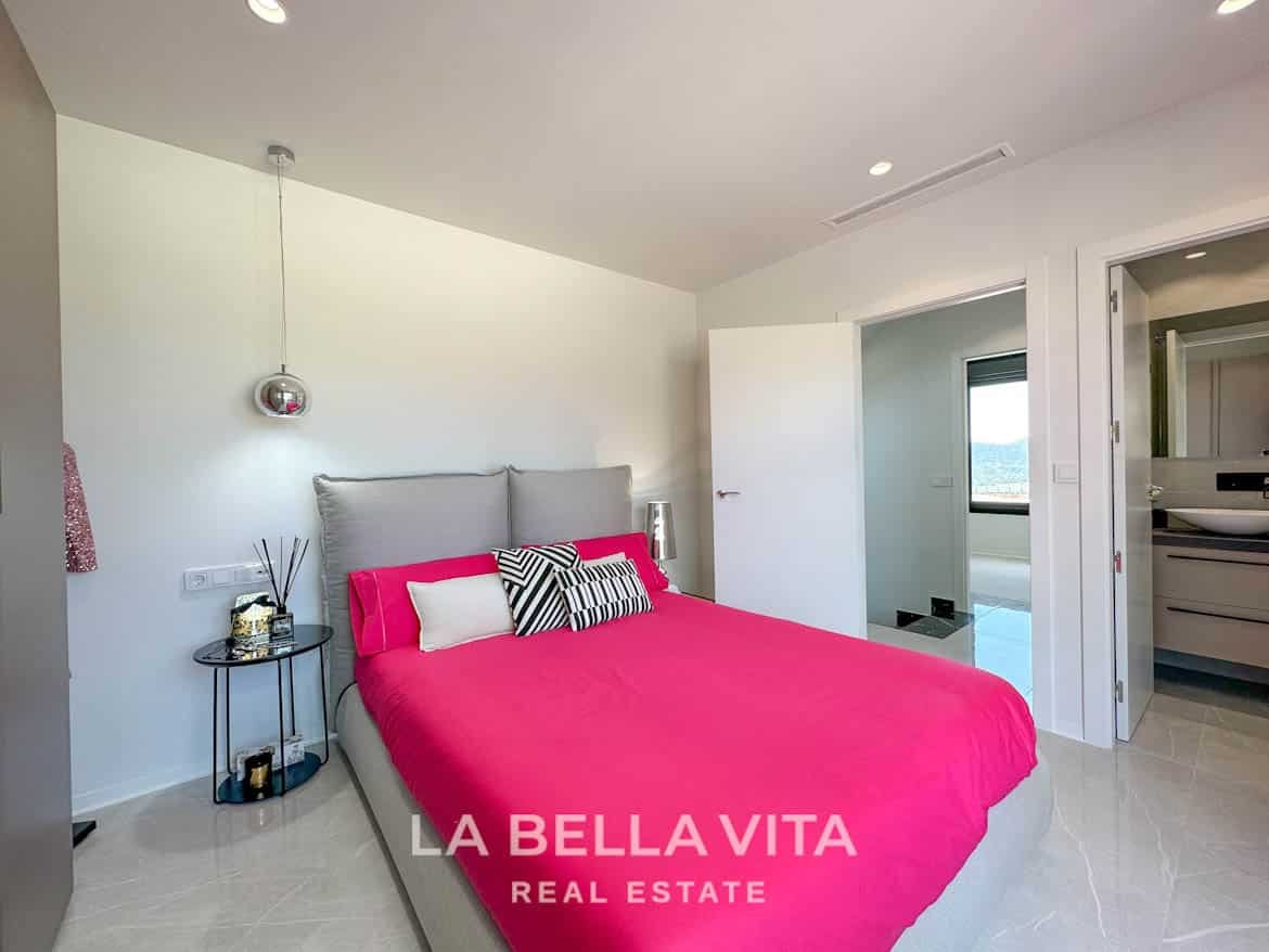 Independent Luxury Villas with sea views for sale in Balcón de Finestrat