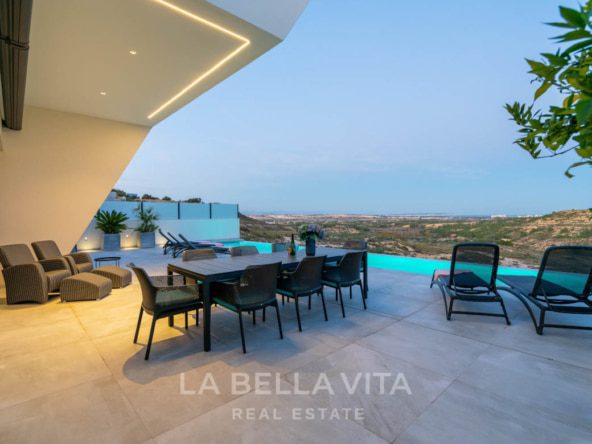 Exclusive Luxury resale Villa for sale in Rojales, La Marquesa Golf, Spain, Bellahouse, Residencial Oceanic