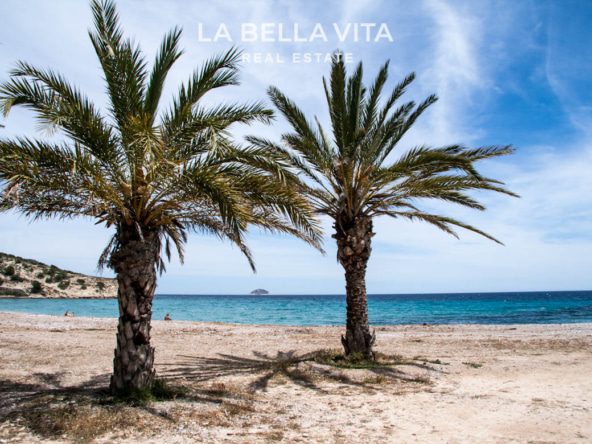 Luxury beach properties with sea view for sale in Villajoyosa, Costa Blanca North