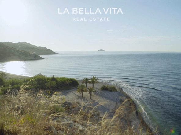 Luxury beach properties with sea view for sale in Villajoyosa, Costa Blanca North