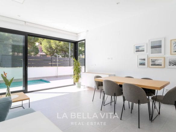 Key-Ready Property with private pool for sale in Pinar de Campoverde, Alicante