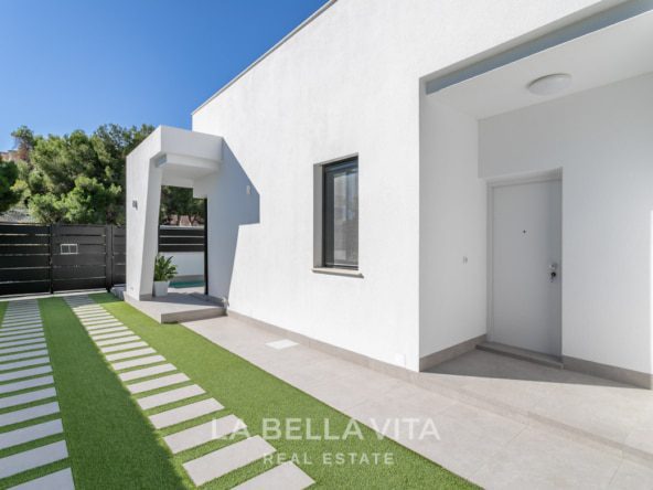 Key-Ready Property with private pool for sale in Pinar de Campoverde, Alicante