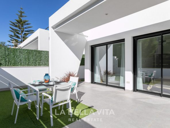 Key-Ready Property with private pool for sale in Pinar de Campoverde, Alicante