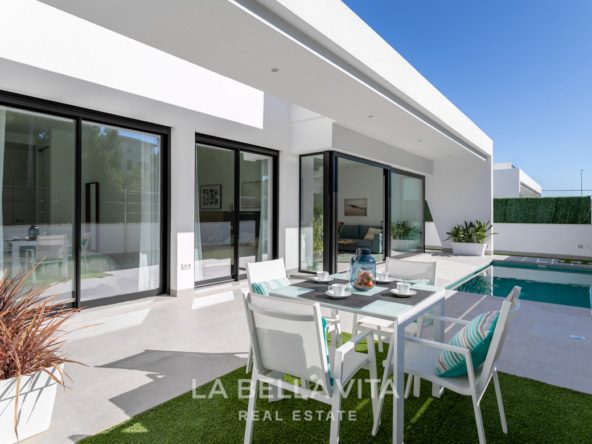 Key-Ready Property with private pool for sale in Pinar de Campoverde, Alicante