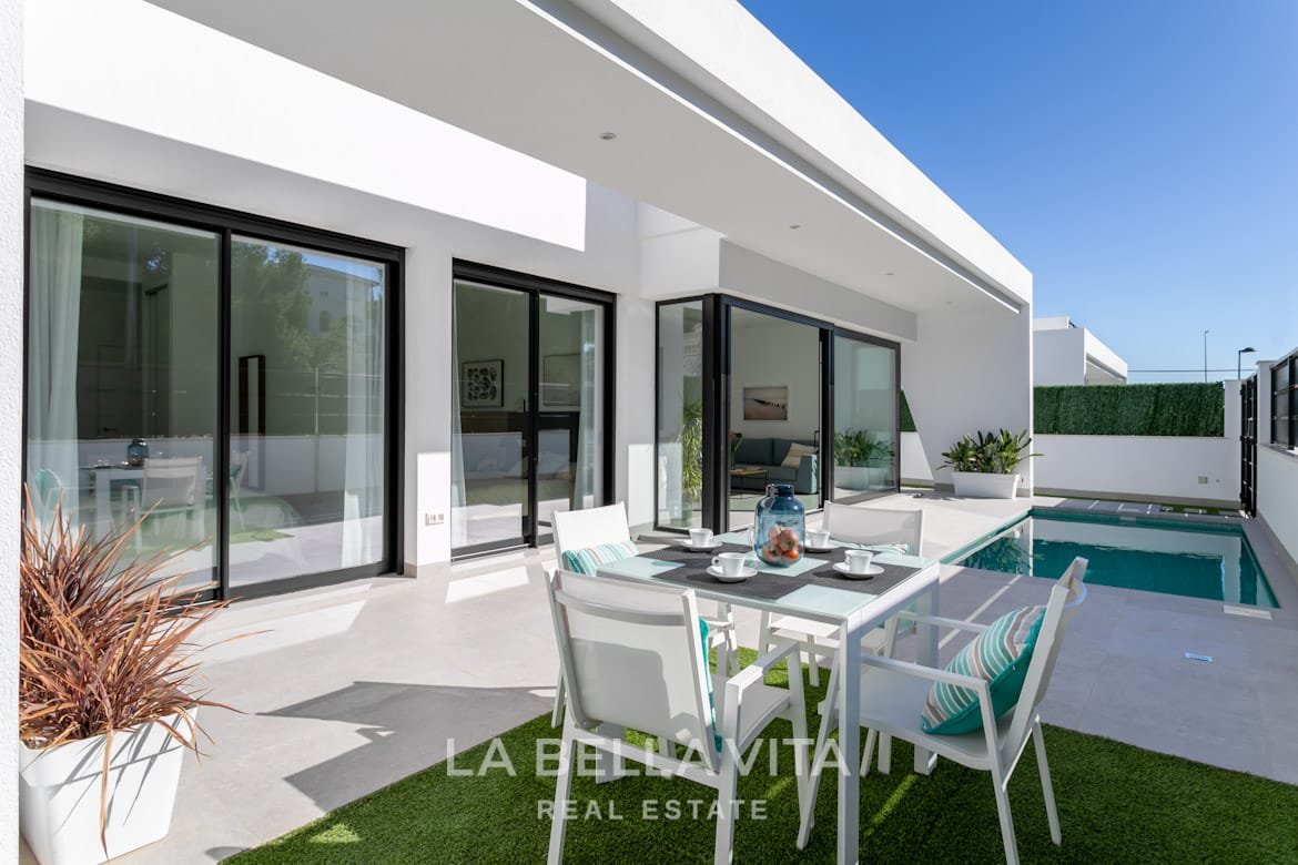 Key-Ready Property with private pool for sale in Pinar de Campoverde, Alicante