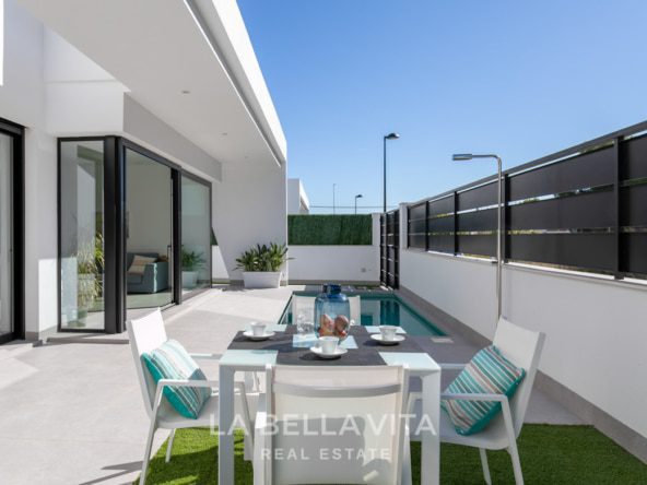 Key-Ready Property with private pool for sale in Pinar de Campoverde, Alicante