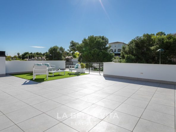 Key-Ready Property with private pool for sale in Pinar de Campoverde, Alicante