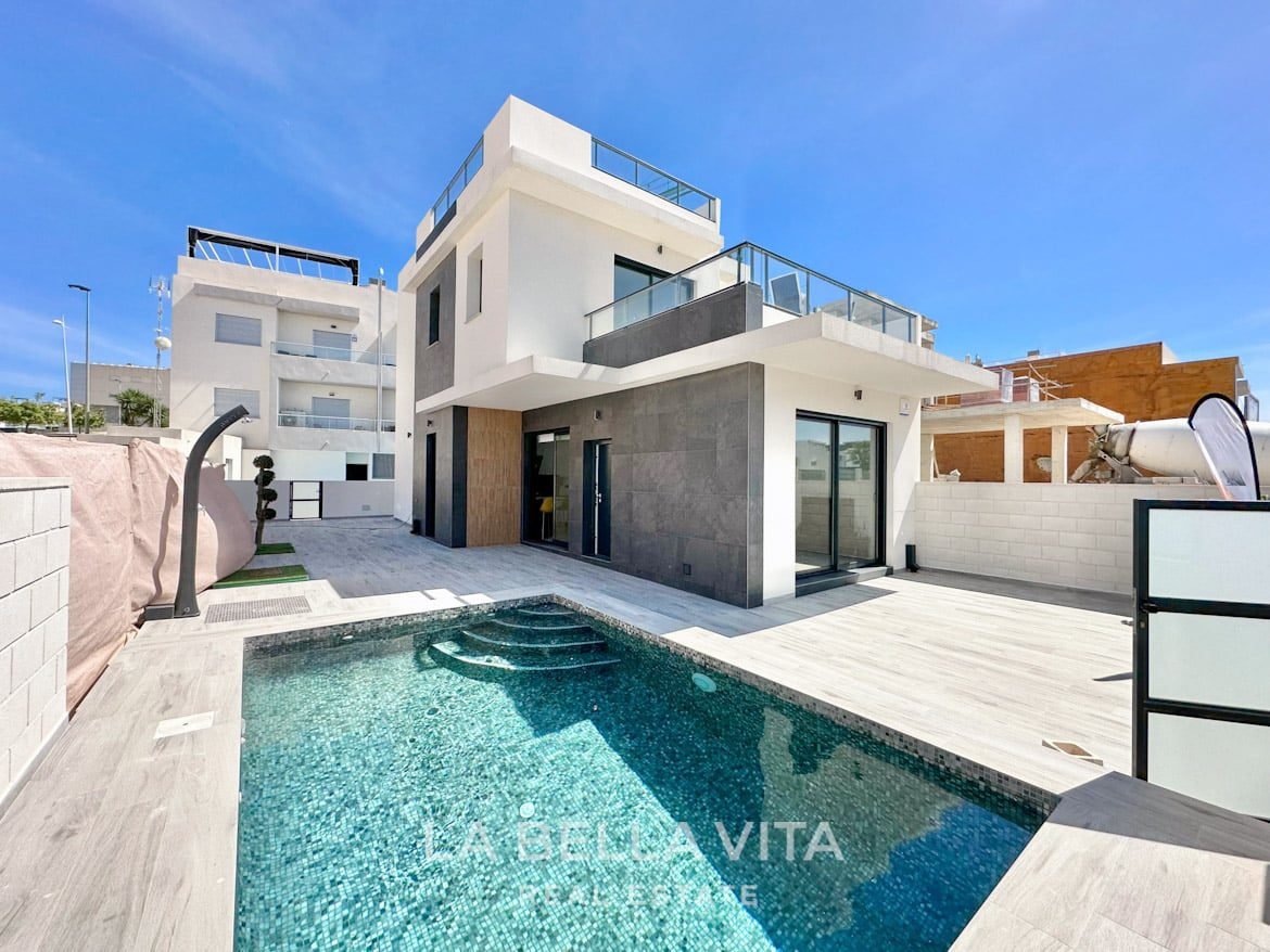 New Build properties with private pool for sale in Benijofar, Alicante, Spain