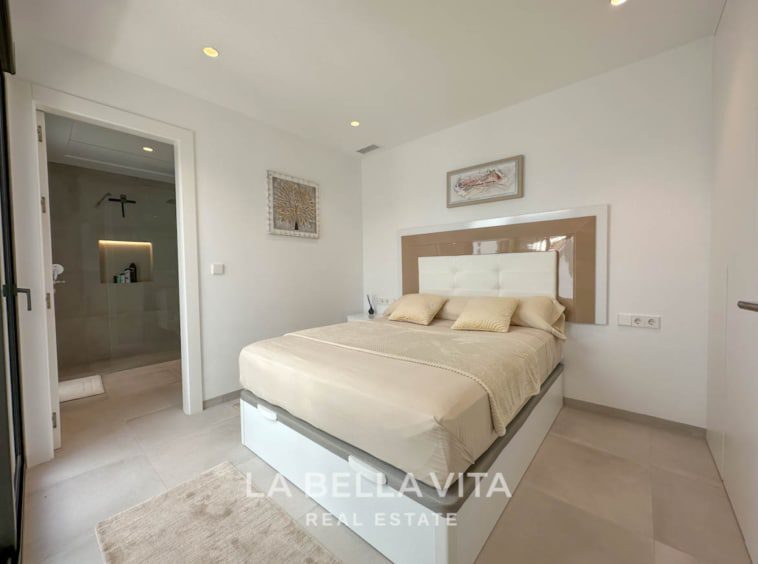 Modern resale property with private pool and solarium for sale in Pilar de La Horadada, Alicante, Costa Blanca