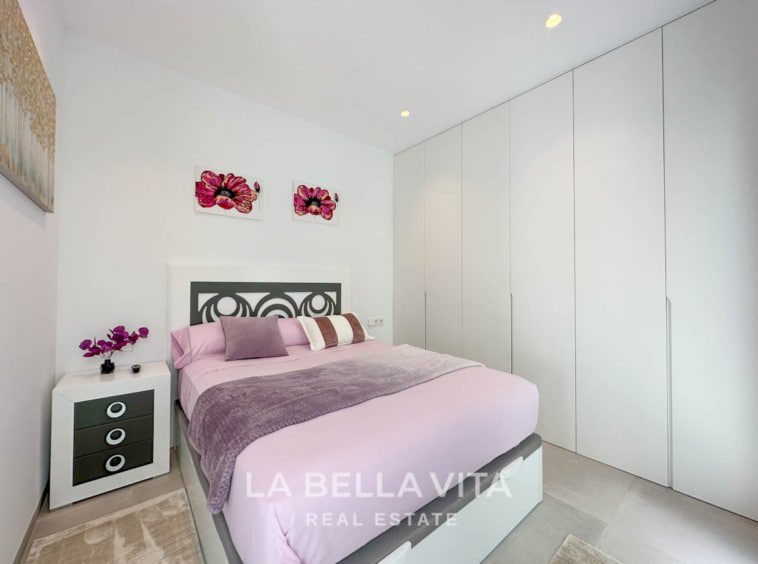 Modern resale property with private pool and solarium for sale in Pilar de La Horadada, Alicante, Costa Blanca