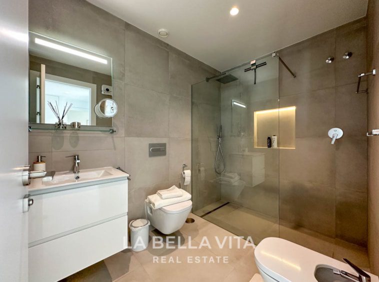 Modern resale property with private pool and solarium for sale in Pilar de La Horadada, Alicante, Costa Blanca