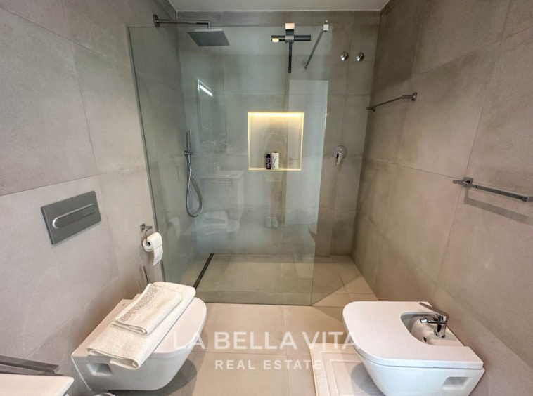 Modern resale property with private pool and solarium for sale in Pilar de La Horadada, Alicante, Costa Blanca