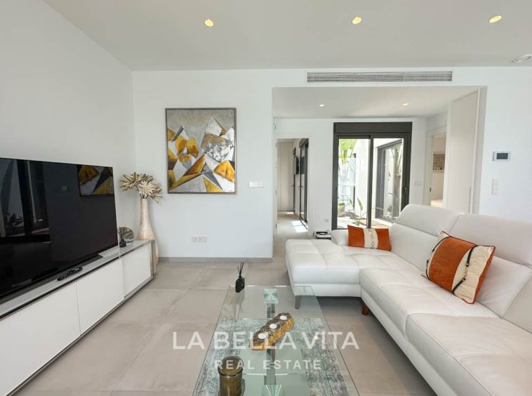 Modern resale property with private pool and solarium for sale in Pilar de La Horadada, Alicante, Costa Blanca