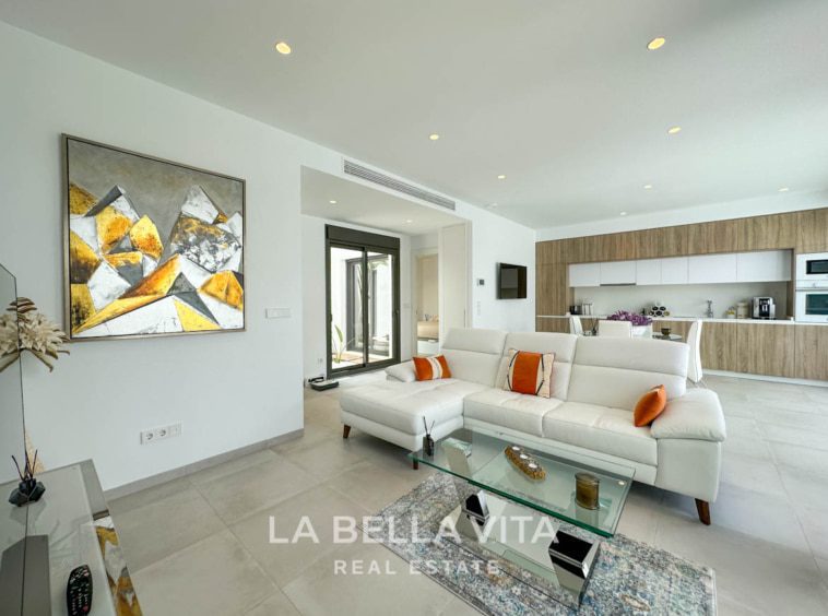 Modern resale property with private pool and solarium for sale in Pilar de La Horadada, Alicante, Costa Blanca