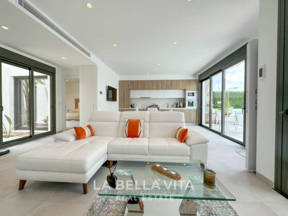 Modern resale property with private pool and solarium for sale in Pilar de La Horadada, Alicante, Costa Blanca