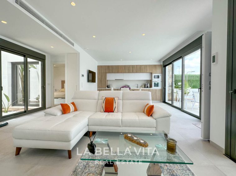 Modern resale property with private pool and solarium for sale in Pilar de La Horadada, Alicante, Costa Blanca