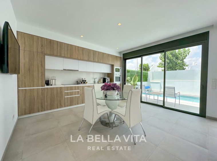 Modern resale property with private pool and solarium for sale in Pilar de La Horadada, Alicante, Costa Blanca