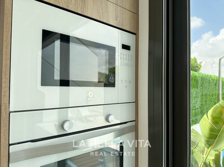 Modern resale property with private pool and solarium for sale in Pilar de La Horadada, Alicante, Costa Blanca